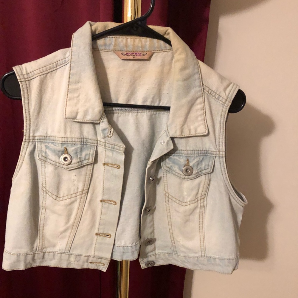 Sleeveless half jean jacket